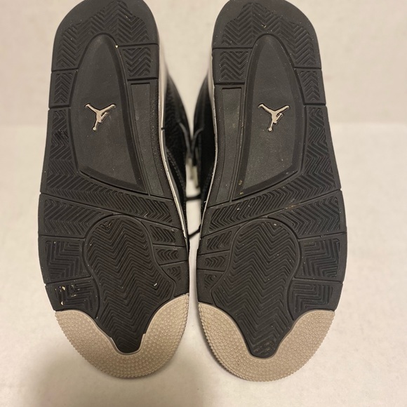 Air Jordan’s Retro 4 Oreo. Size 7 youth. - Picture 5 of 5
